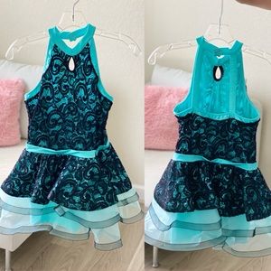 Dress/costume “used once” with shorts inside (very nice and very clean)